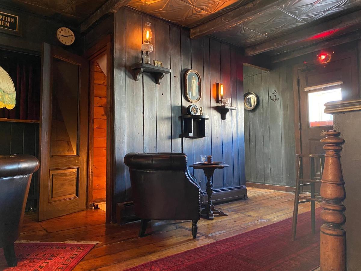 Crew'S Quarters Boarding House - Caters To Men Ξενοδοχείο Προβινστάουν Εξωτερικό φωτογραφία