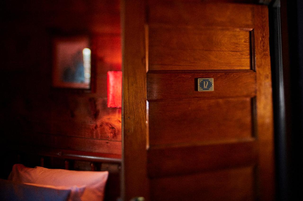 Crew'S Quarters Boarding House - Caters To Men Ξενοδοχείο Προβινστάουν Εξωτερικό φωτογραφία